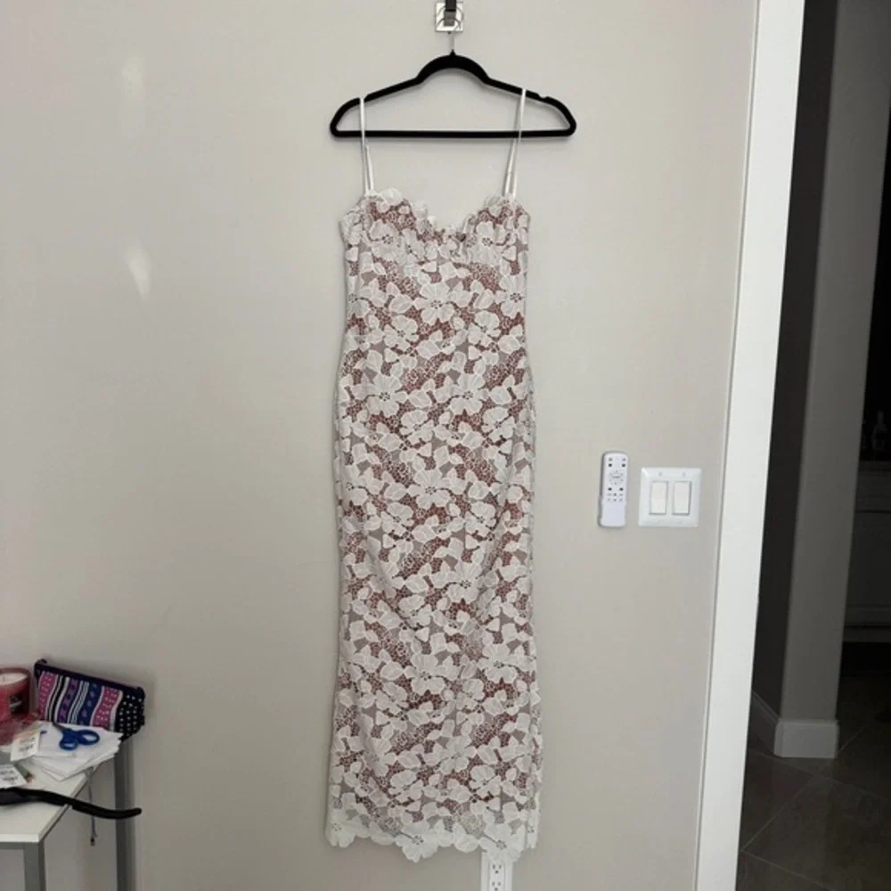 House of CB Pearl Floral Lace Gown Size M - Picture 2 of 6